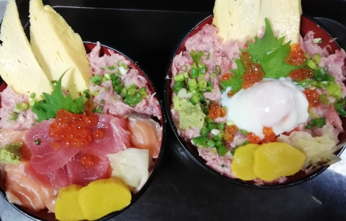 ネギトロ丼、海鮮他人丼