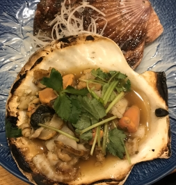 殻付きホタテ貝の磯焼き