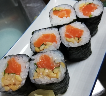 納豆サーモン巻